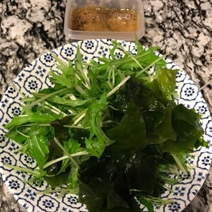 水菜とわかめのサラダ